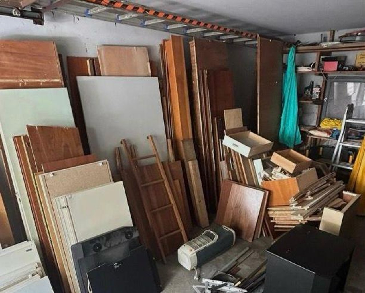 Garage vor der Entrümpelung