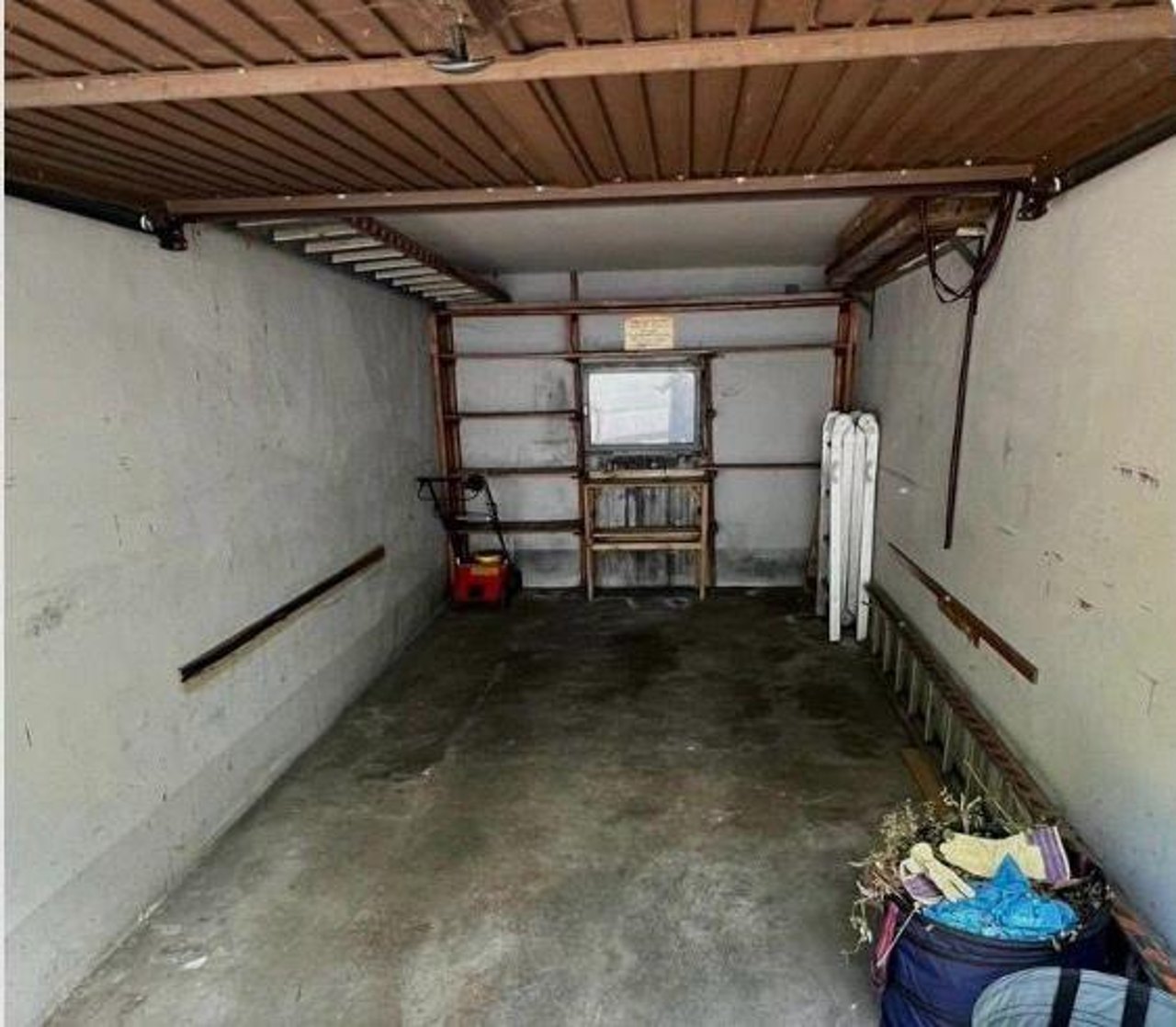 Garage nach der Entrümpelung